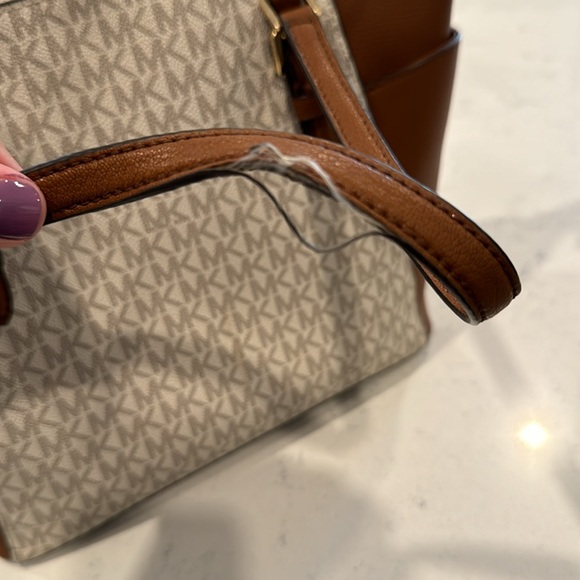 Michael Kors purse - Picture 2 of 3